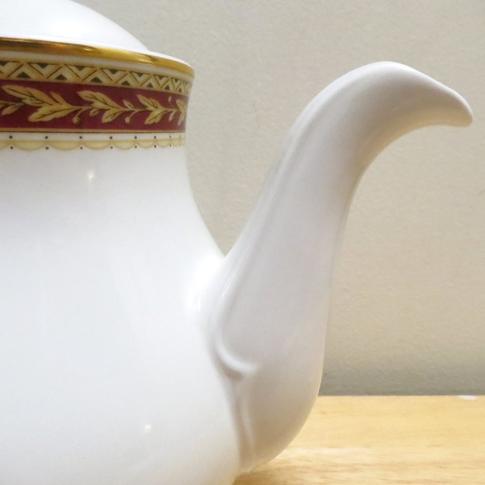 Vinttage Churchill Teapot Coffee Hotelware White 30 oz Porcelain 6.75" England - Picture 5 of 11